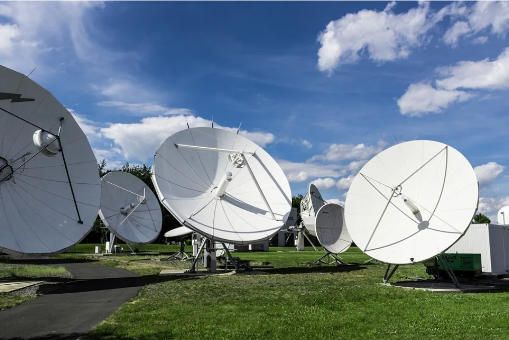 Teem lub Satellite TV txais kab ke